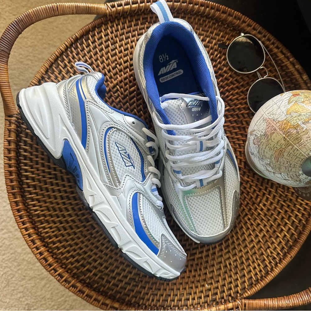 Avia Women's 5000 Blue Silver Performance Sneakers Size 8.5 New